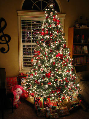42689-glowing-christmas-tree